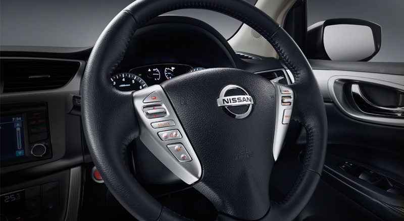 Nissan-PULSAR-Inside_Entert