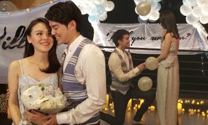 บีม กวี คุกเข่าขอแฟนสาว ออย แต่งงาน บีม กวี คุกเข่าขอแฟนสาว ออย แต่งงาน