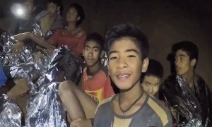 โค้ชเอก-เด็ก 2 คน ยังอิดโรยมาก แม้ให้กินพาวเวอร์เจลแล้ว