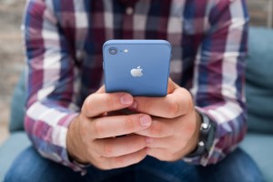 Apple อาจเปิดตัว iPhone พร้อมสีใหม่อย่างน้อย 3 สี