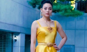 ตั๊ก บงกช เดินพรมแดงในชุดผ้าไหมเหลืองอร่าม สวยตระการตามาก