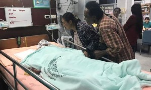 หมอผ่าตัดด่วนช่วย 7 ขวบเหยื่อ 4 หมารุมกัด อาการยังน่าห่วง-แผลเต็มตัว หมอผ่าตัดด่วนช่วย 7 ขวบเหยื่อ 4 หมารุมกัด อาการยังน่าห่วง-แผลเต็มตัว